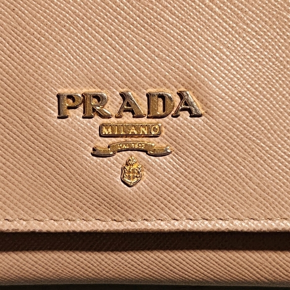 Prada Wallet with gold chain strap - Picture 7 of 9